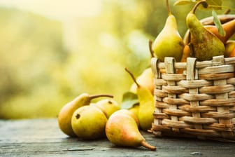 Täglich eine Birne essen schützt vor Übergewicht.