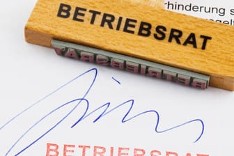 Betriebsrat: Der Betriebsrat muss darüber aufklären, dass die Gefährdungsanzeige zum Schutz vor Konsequenzen dient.