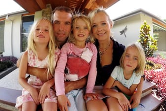 Franziska Rubin mit Ehemann Pete und den drei Töchtern.