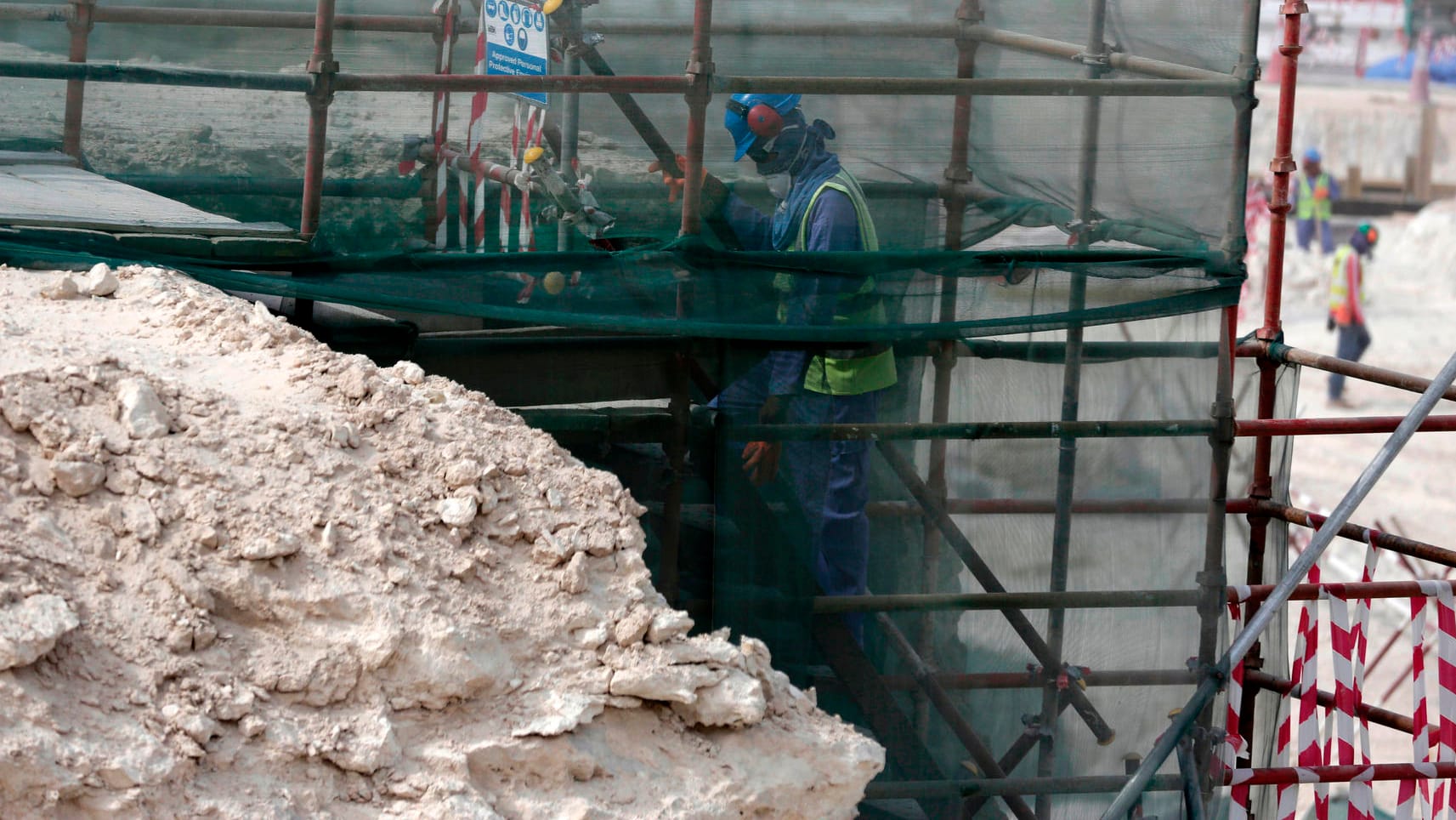 Arbeiter am Al-Wakra-Stadion in Doha.