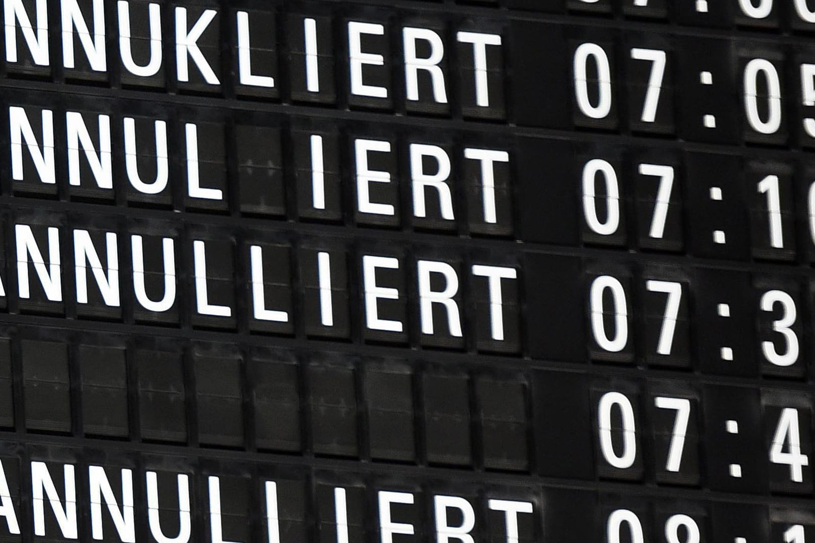 Warnstreiks der Gewerkschaft Verdi machen Flugreisenden das Leben schwer.