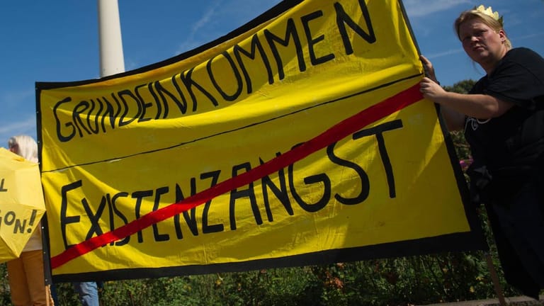 Keine ganz neue Idee: Befürworter des Bedingungslosen Grundeinkommens 2013 in Berlin.