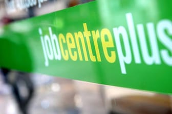 Britische Arbeitsagentur: Stärkster Einbruch bei unbefristeten Stellen seit 2009.