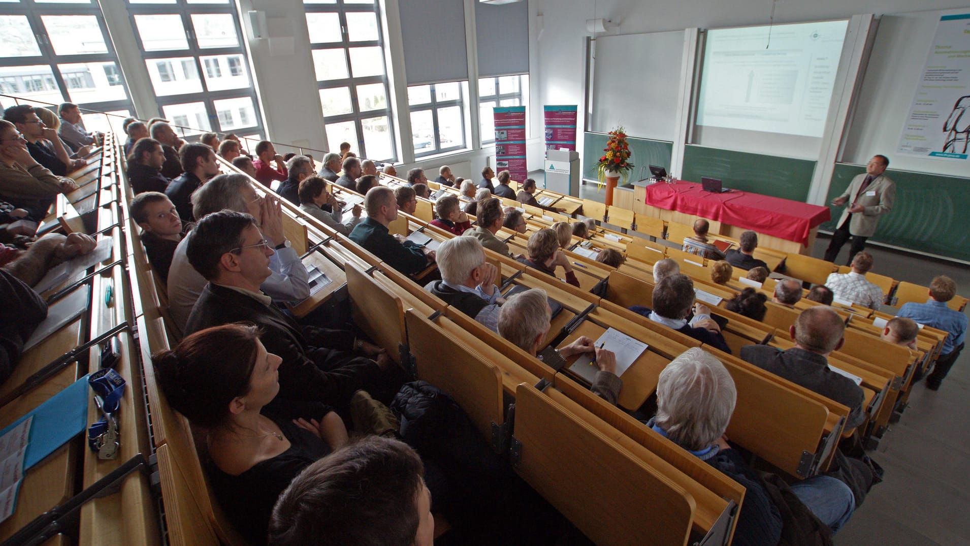 Hörsaal in der Fachhochschule Jena.