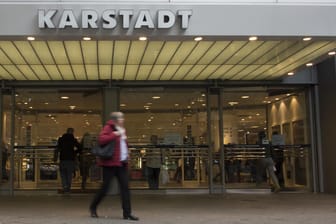 Karstadt kehrt zur Tarifbindung zurück.