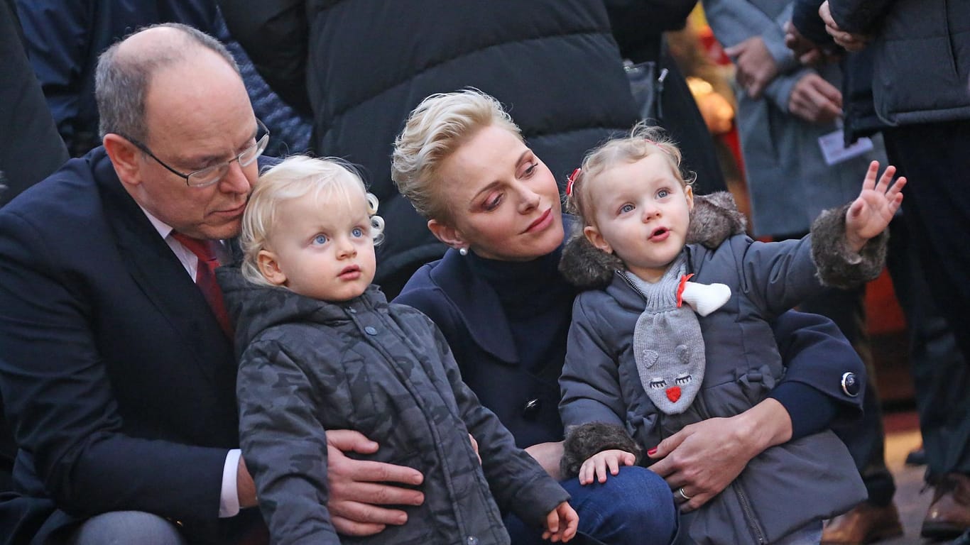 Die monegassische Fürstenfamilie eröffnete den Weihnachtsmarkt in Monaco.