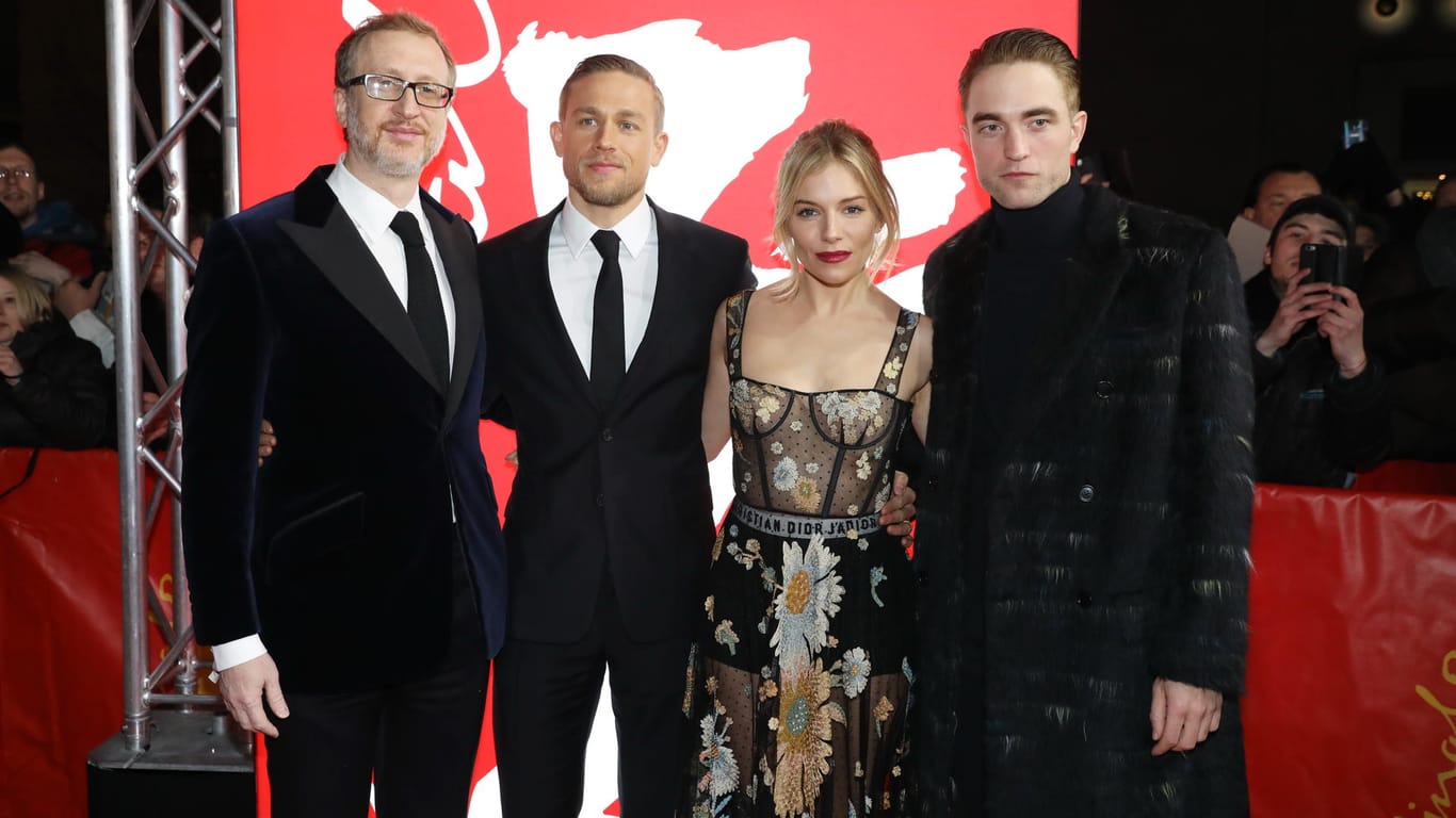 Premiere von "Die versunkene Stadt Z" im Zoopalast (l-r): James Gray, Charlie Hunnam, Sienna Miller und Robert Pattinson.