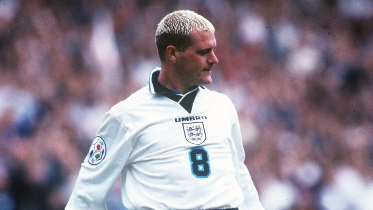 Paul Gascoigne posiert vor den britischen Fans