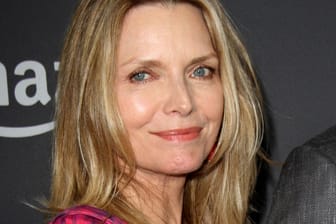 Michelle Pfeiffer sieht man ihr Alter kaum an.