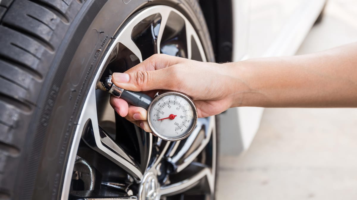 Der-richtige-Reifendruck-am-Auto-So-messen-Sie-richtig-Anleitung
