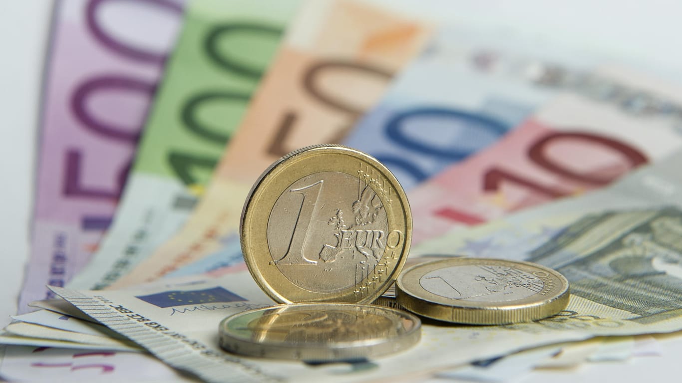 Er fällt und fällt: Der Euro hat gegenüber dem US-Dollar an Wert verloren.