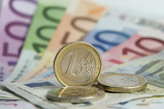 Er fällt und fällt: Der Euro hat gegenüber dem US-Dollar an Wert verloren.