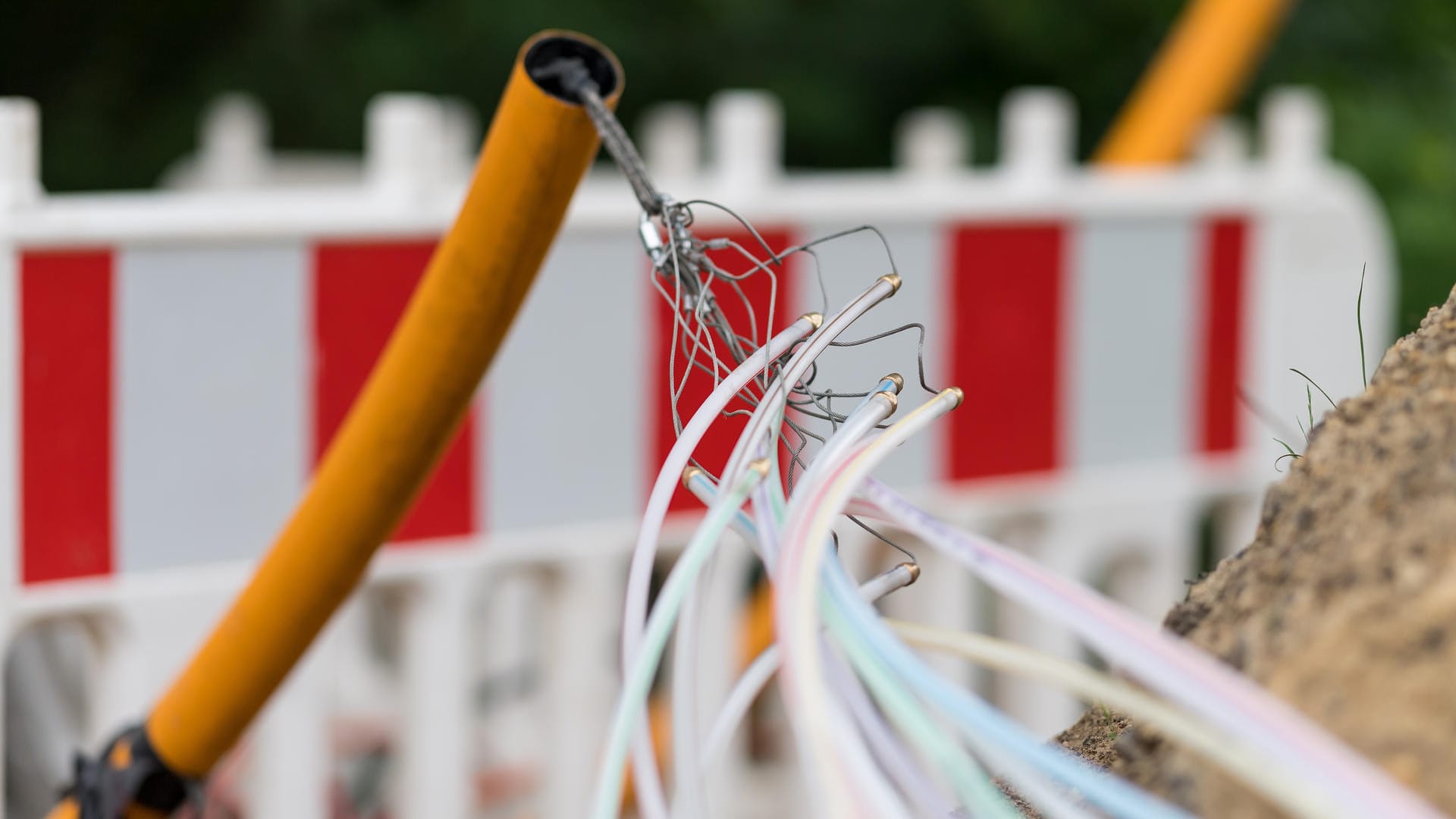 Für Gigabit-schnelles Internet: Glasfaser-Rohre in Nordrhein-Westfalen Für Gigabit-schnelles Internet: Glasfaser-Rohre in Nordrhein-Westfalen