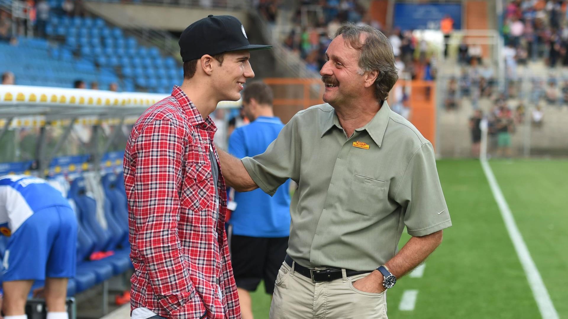 Förderer Peter Neururer (r.) bezeichnete Leon Goretzka einst als "Jahrhunderttalent"