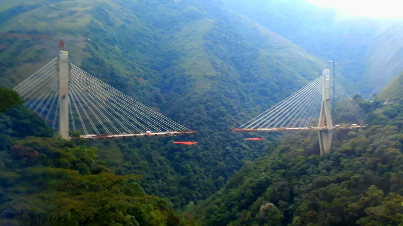 Chirajara-Brücke in Kolumbien eingestürzt