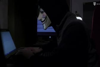 Daten-Diebstahl: So schützen Sie Ihre PC-Daten vor Hackern (Screenshot: Videoblocks)