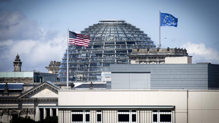 Reichstag hinter der amerikanischen Botschaft in Berlin: US-Geheimdienste hörten deutsche Einrichtungen ab.