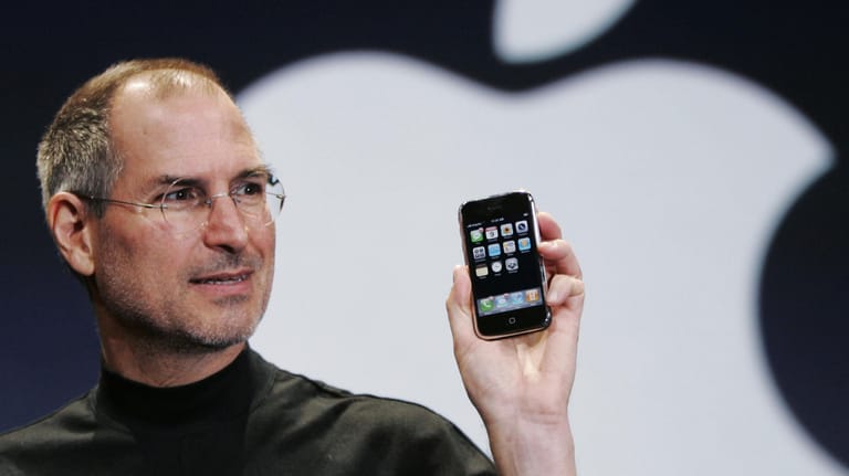 iPhone: Steve Jobs präsentierte 2007 das neue Gerät.