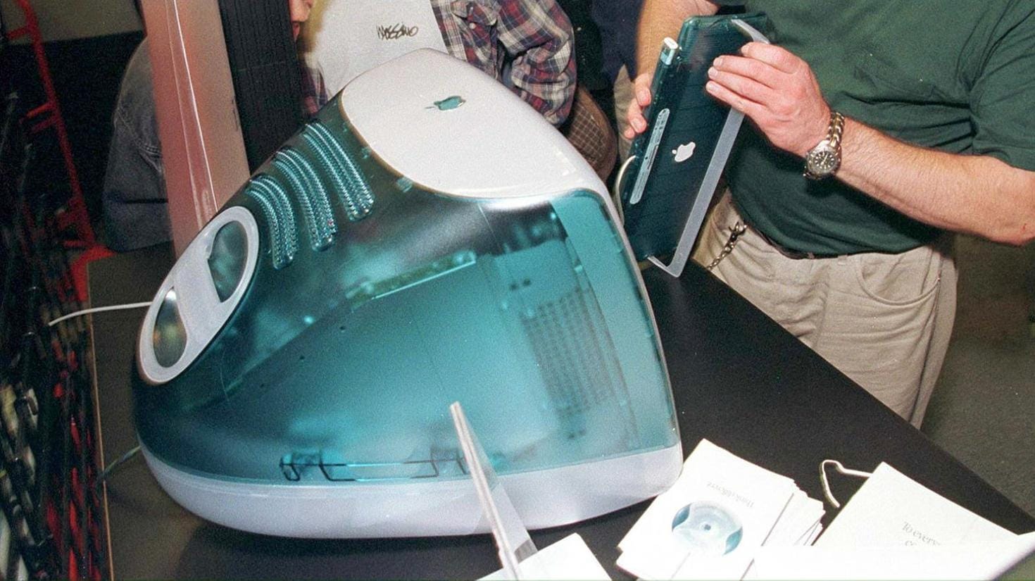 iMac G3: Der Apple-Rechner setzt auf USB-Schnittstellen und CD-ROM-Laufwerk.