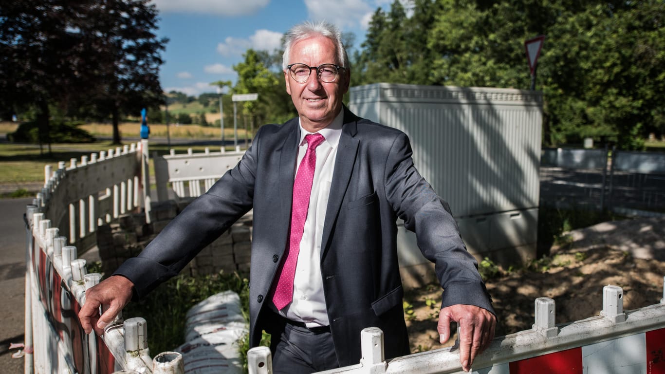 Dietmar Kron (SPD), Bürgermeister der Verbandsgemeinde Meisenheim. Das Wohngebiet sollte schon im Dezember 2017 mit einer 100 Mbit/s Leitung versorgt sein, gebaut wird noch immer.