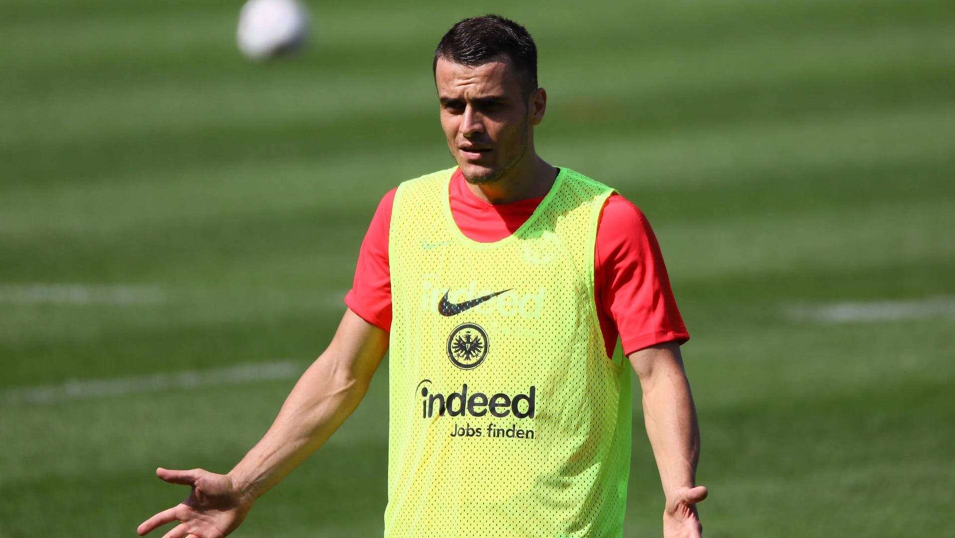 Filip Kostic ist für zwei Jahre an die Eintracht ausgeliehen.