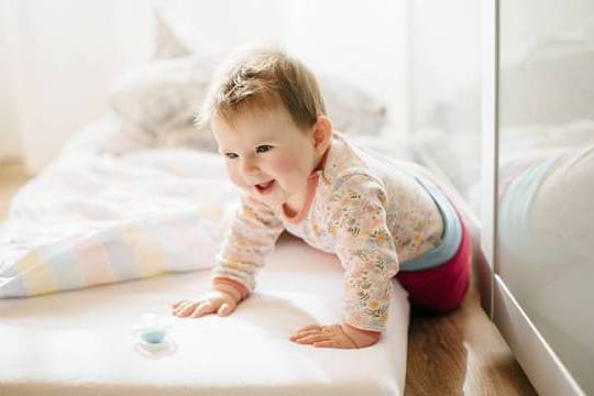 Jede zweite Kindermatratze mangelhaft (Screenshot: Imago)