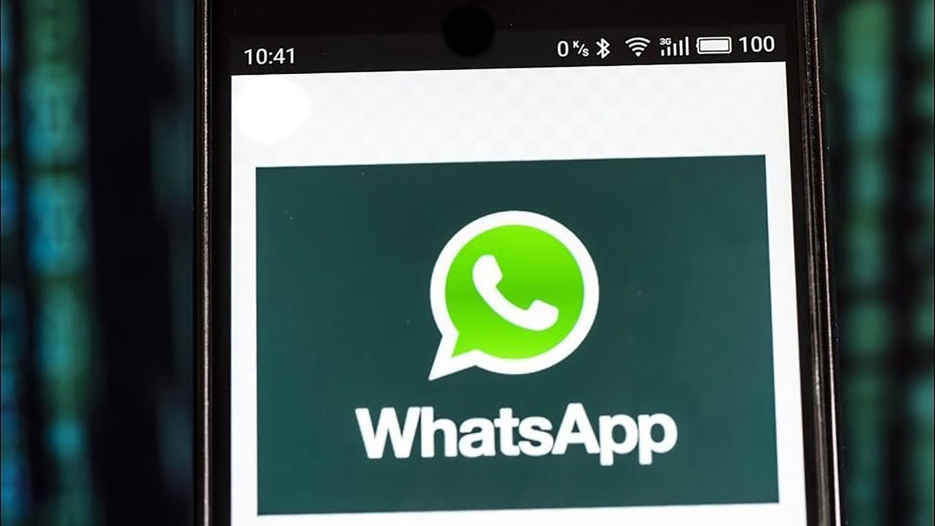 Eine Sicherheitslücke in WhatsApp kann zur Gefahr werden.