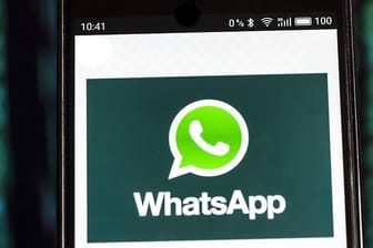 Eine Sicherheitslücke in WhatsApp kann zur Gefahr werden.