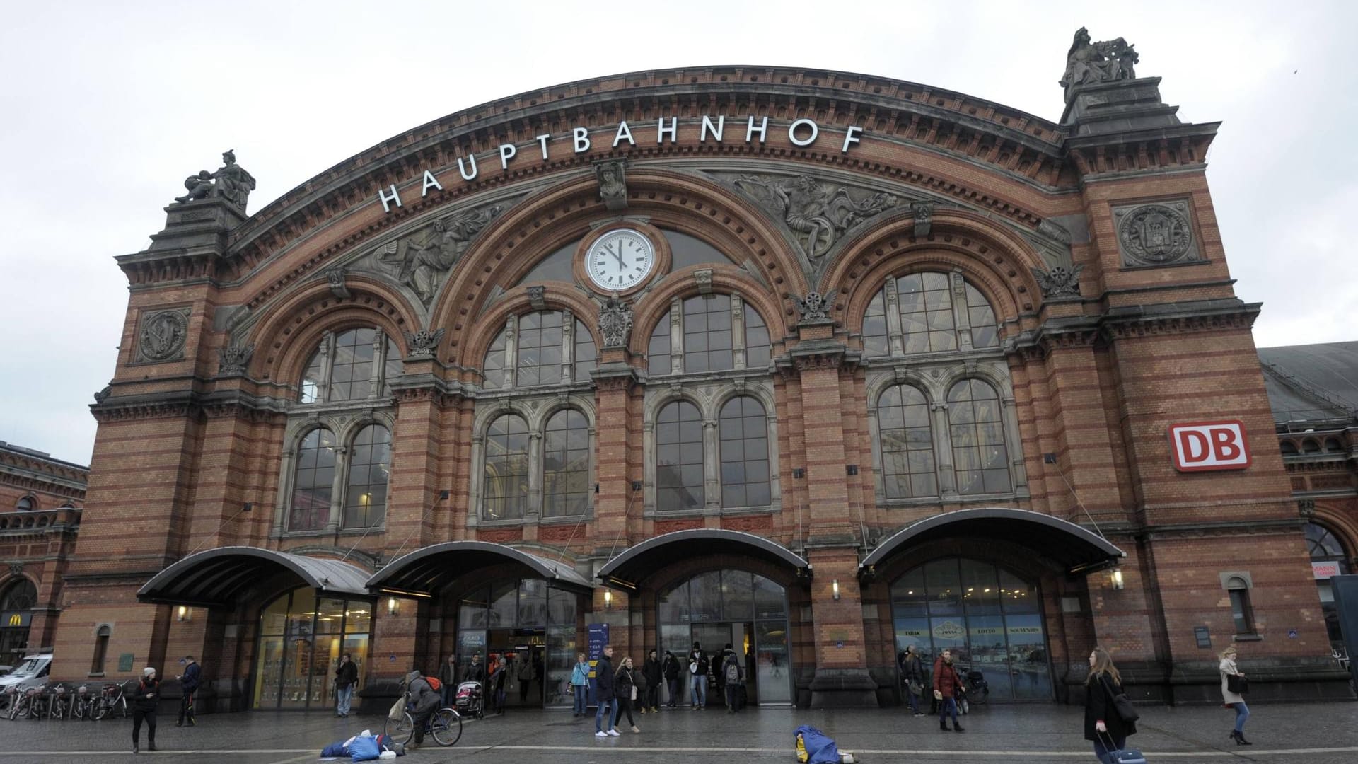 Bremen Hauptbahnhof: Ein kurioser Einsatz führte am Bremer Hauptbahnhof zu kurzzeitigen Gleissperrungen.