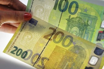 Ab Mai 2019: So sehen die neuen 100- und 200 Euro-Scheine aus.