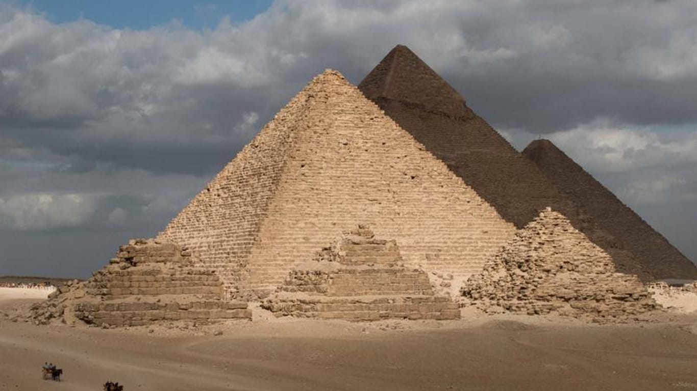 Pyramiden im ägyptischen Gizeh.