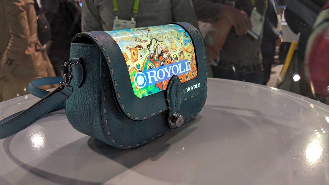 Eine Handtasche von Royole: Der Konzern hat sein ultra-flexibles Touch-Display in die Tasche verbaut.