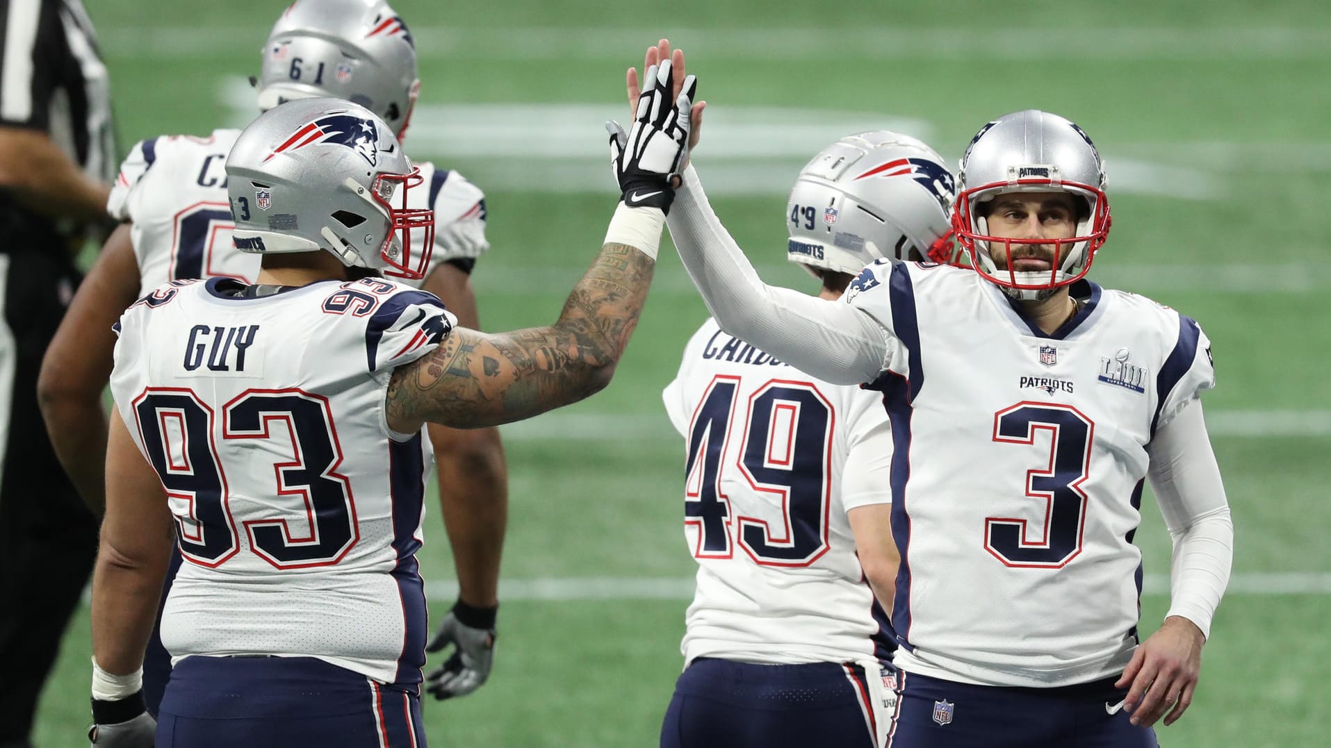 Kicker Gostkowski (r.) jubelt mit seinen Teamkollegen.