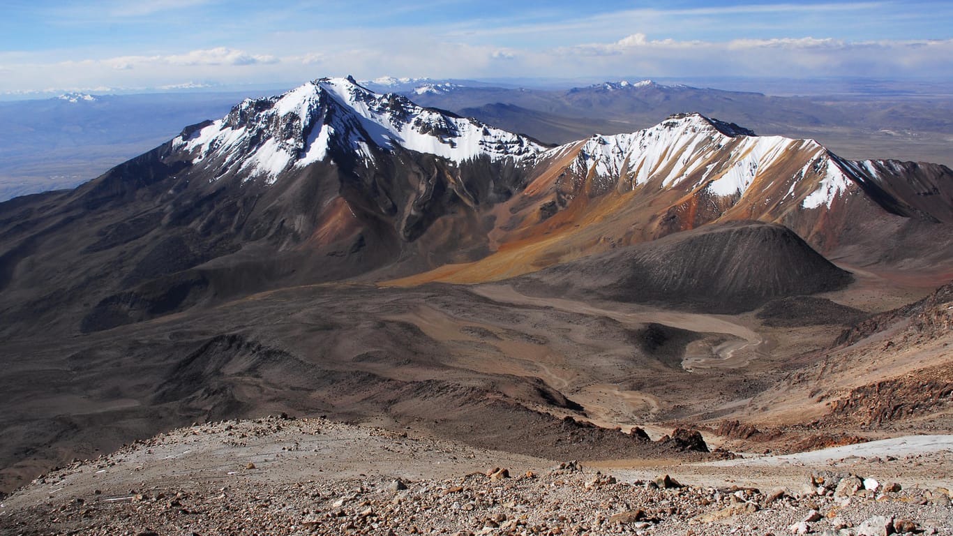 Blick von den Hängen des Chachani in Peru: Der Vulkan nahe der Stadt Arequipa ist mehr als 6.000 Meter hoch.