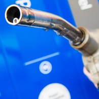 Tanken ist derzeit sehr teuer: Der Benzinpreis ist so hoch wie selten, der Dieselpreis hat bereits einen neuen Rekordwert erreicht.