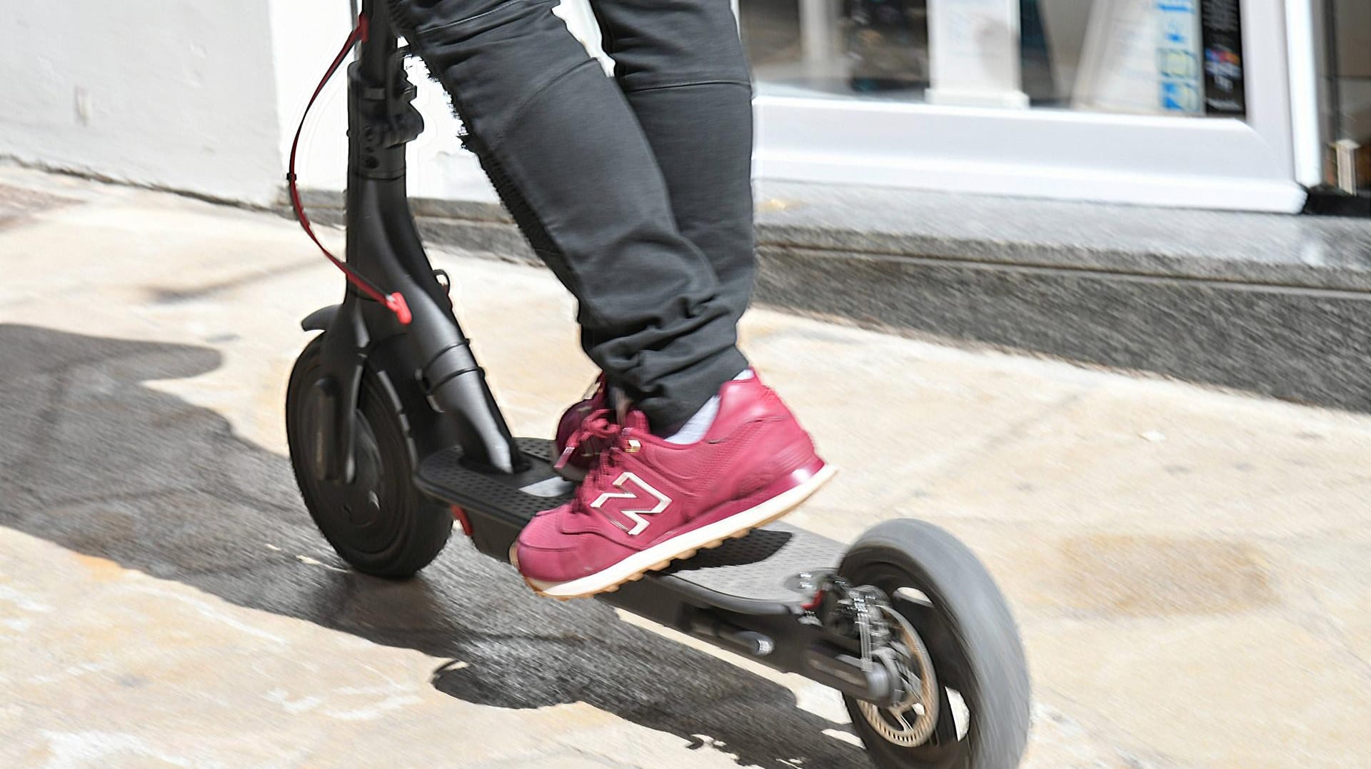 E Roller Cityroller in Palma de Mallorca Foto Winfried Rothermel *** E Scooter City Scooter in Pa