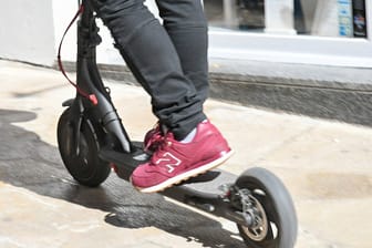 E Roller Cityroller in Palma de Mallorca Foto Winfried Rothermel *** E Scooter City Scooter in Pa