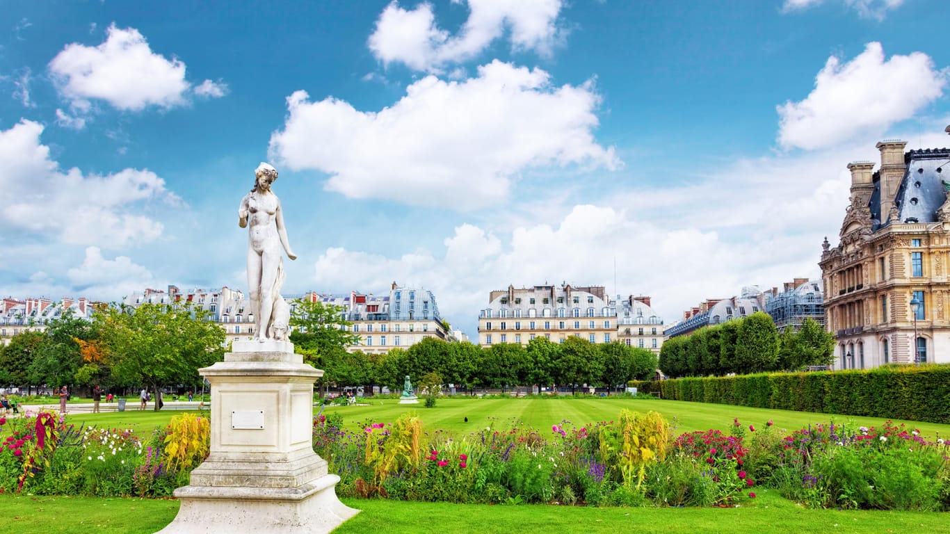 Skulptur im Jardin des Tuileries: Peter entschied sich, seiner Frau in diesem französischen Park einen Antrag zu machen.