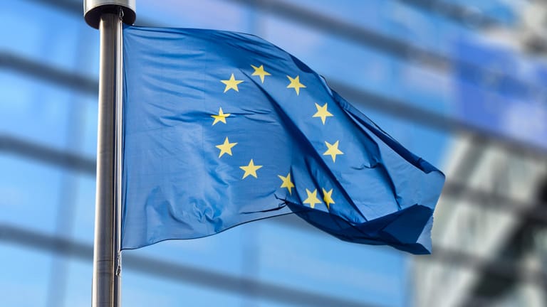 EU-Flagge: Wer tritt die Nachfolge von EU-Kommissionspräsident Jean-Claude Juncker an?
