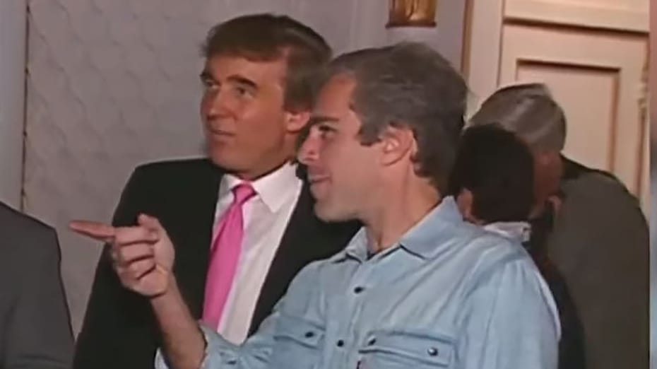 Donald Trump und Jeffrey Epstein 1992 auf einer Party im Golfklub Mar-a-Lago: Der Investmentbanker Epstein soll jahrelang minderjähriger Mädchen missbraucht haben. Donald Trump und Jeffrey Epstein 1992 auf einer Party im Golfklub Mar-a-Lago: Der Investmentbanker Epstein soll jahrelang minderjähriger Mädchen missbraucht haben.