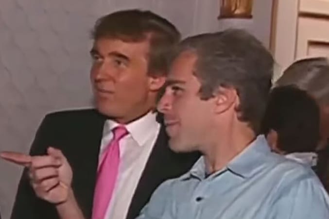 Donald Trump und Jeffrey Epstein 1992 auf einer Party im Golfklub Mar-a-Lago: Der Investmentbanker Epstein soll jahrelang minderjähriger Mädchen missbraucht haben.