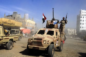 Huthi-Kämpfer im Jemen: Der Jemen-Krieg hat seit 2015 Zehntausende zivile Todesopfer gefordert.