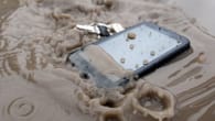 Diese Tipps helfen, wenn das Handy ins Wasser gefallen ist