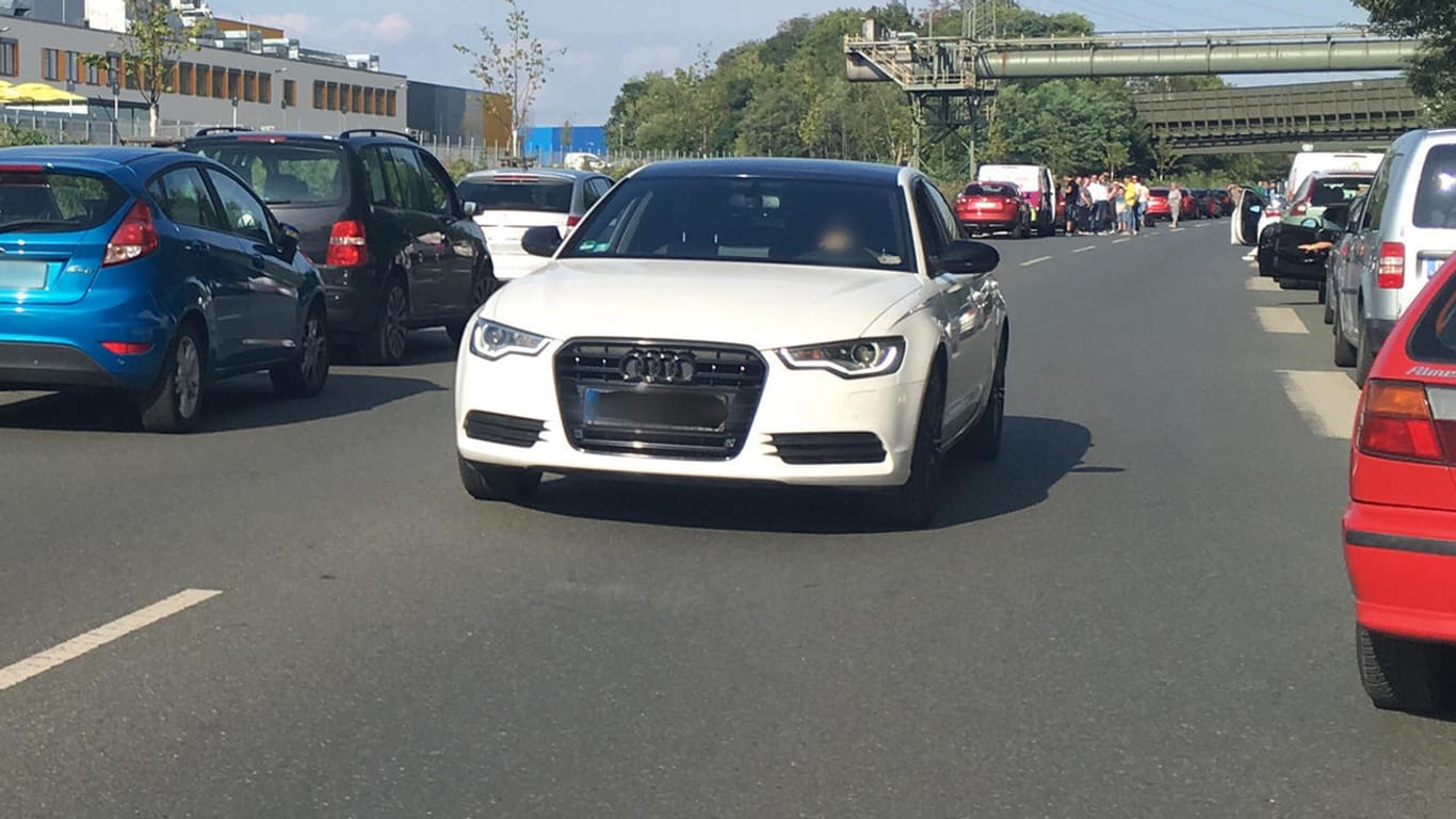 Geisterfahrt in Rettungsgasse: Verkehrsvergehen müssen deutlich härter geahndet werden, fordert ein Experte.