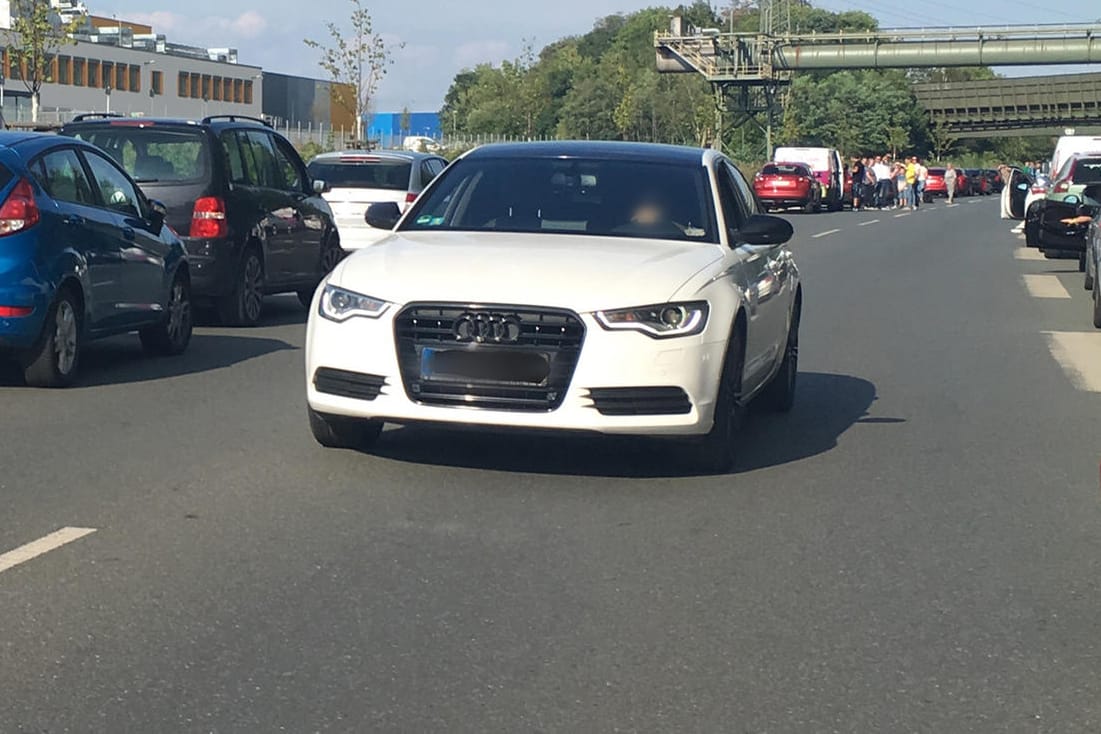 Geisterfahrt in Rettungsgasse: Verkehrsvergehen müssen deutlich härter geahndet werden, fordert ein Experte.