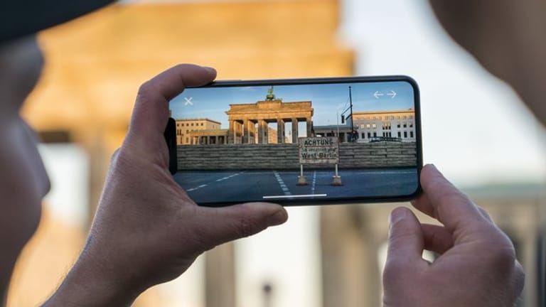 Zum 30. Jahrestag des Mauerfalls können Smartphone- oder Tabletbesitzer die Berliner Mauer virtuell an ihrem historisch korrekten Ort erkunden.