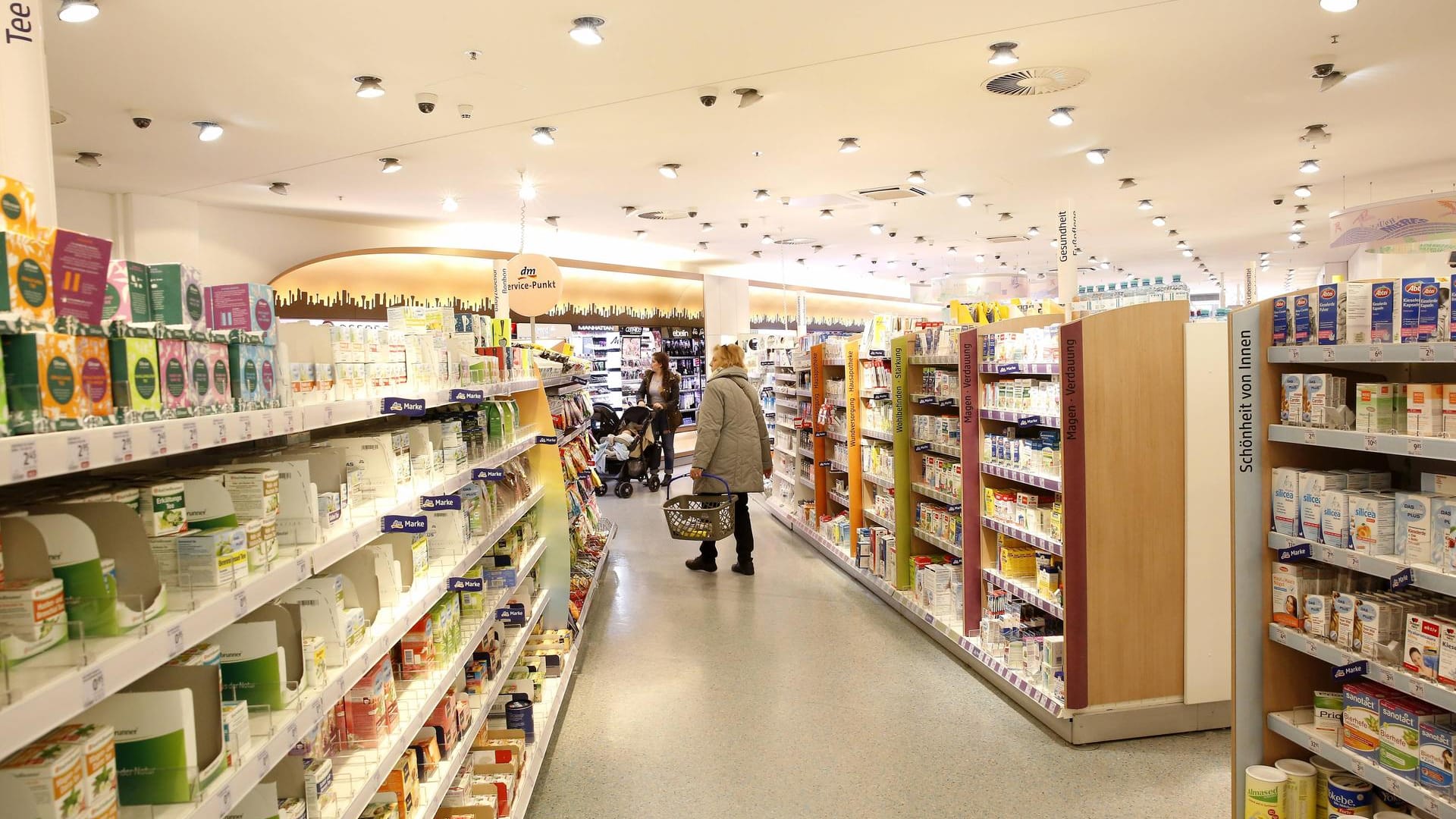 Dm-Filiale: Die Eigenmarkenprodukte der Drogeriekette haben in der Prüfung von "Öko-Test" insgesamt am besten abgeschnitten.
