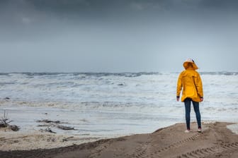 Es wird kalt und nass am Wochenende: Doch der Norden hat wohl noch etwas Glück gehabt.