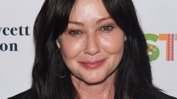 Shannen Doherty: Die US-amerikanische Schauspielerin musste sich wegen ihrer Krebserkrankung beide Brüste amputieren lassen.