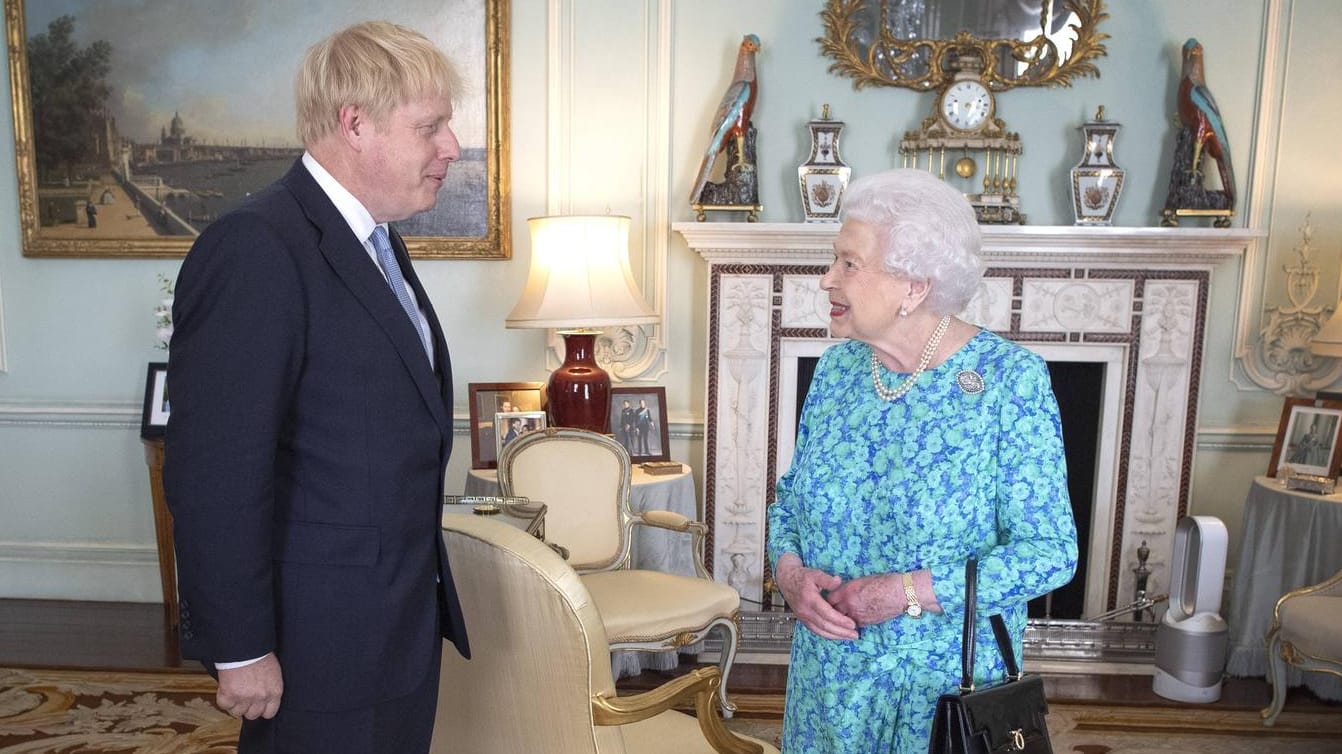 Boris Johnson und Queen Elizabeth II. im Jahr 2019